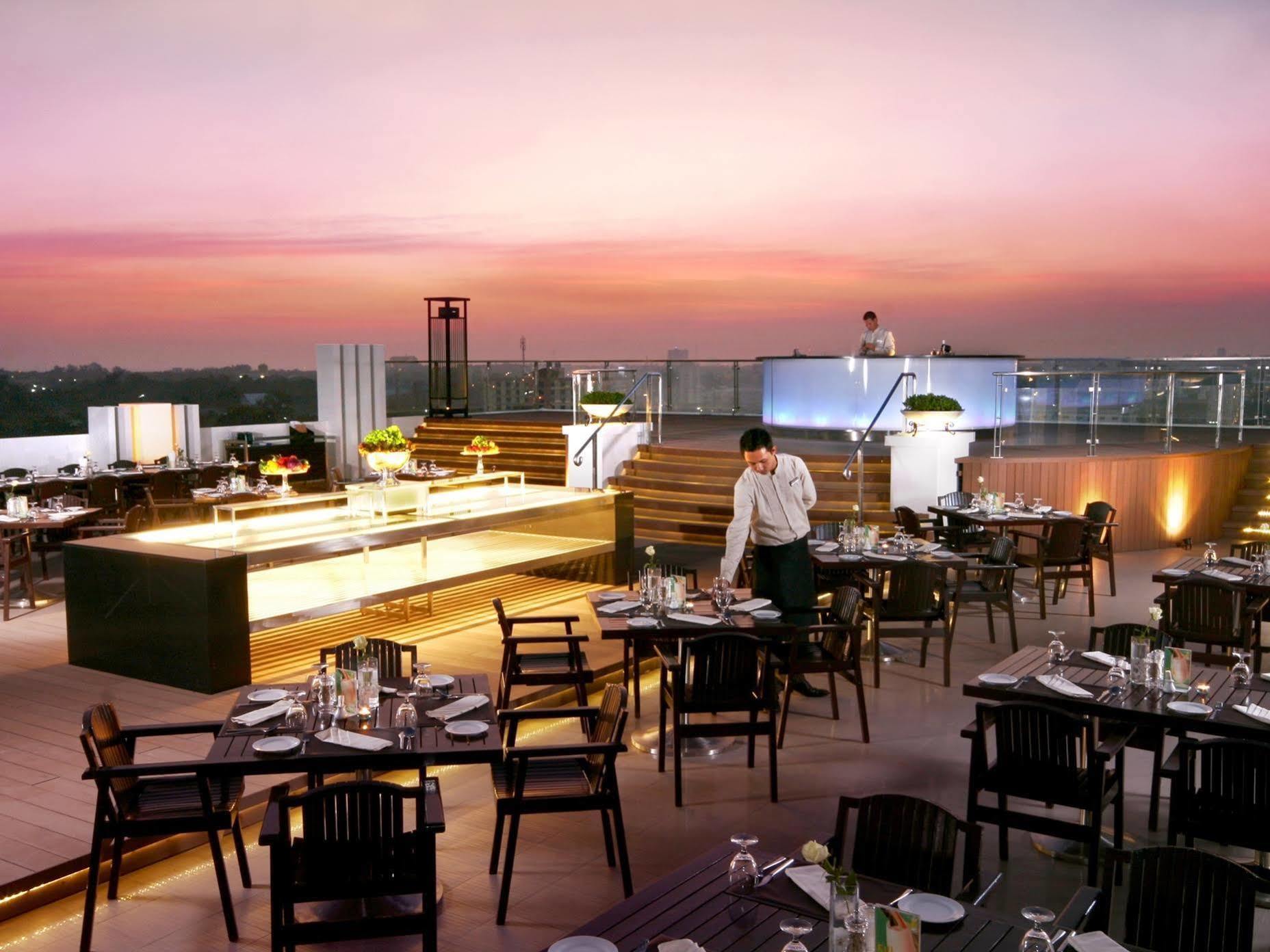 Kameo Grand Hotel & Serviced Apartment, Районг Екстериор снимка