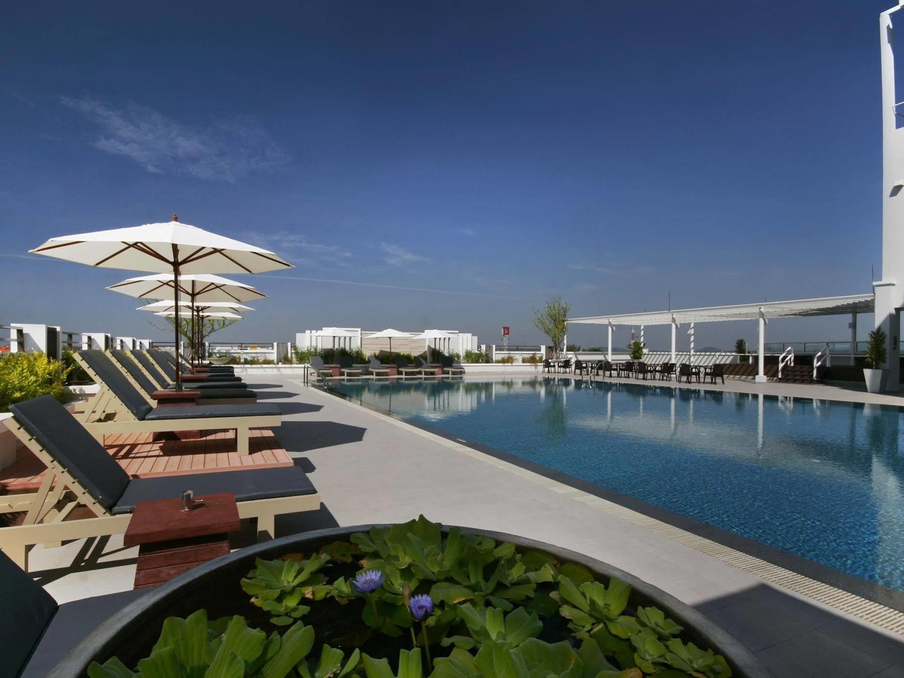 Kameo Grand Hotel & Serviced Apartment, Районг Екстериор снимка