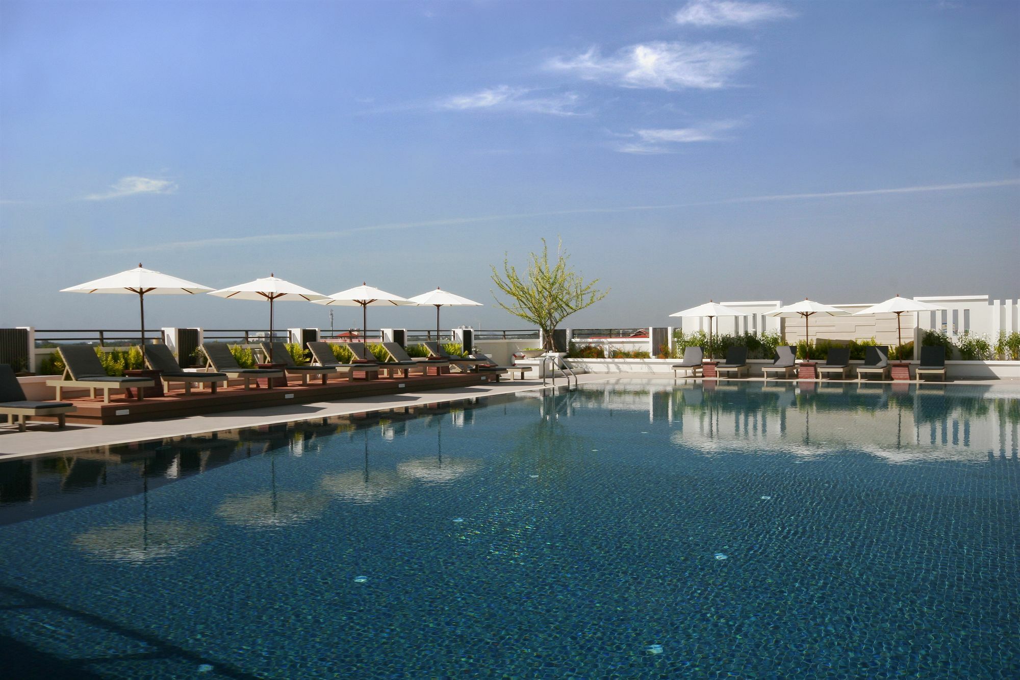 Kameo Grand Hotel & Serviced Apartment, Районг Екстериор снимка