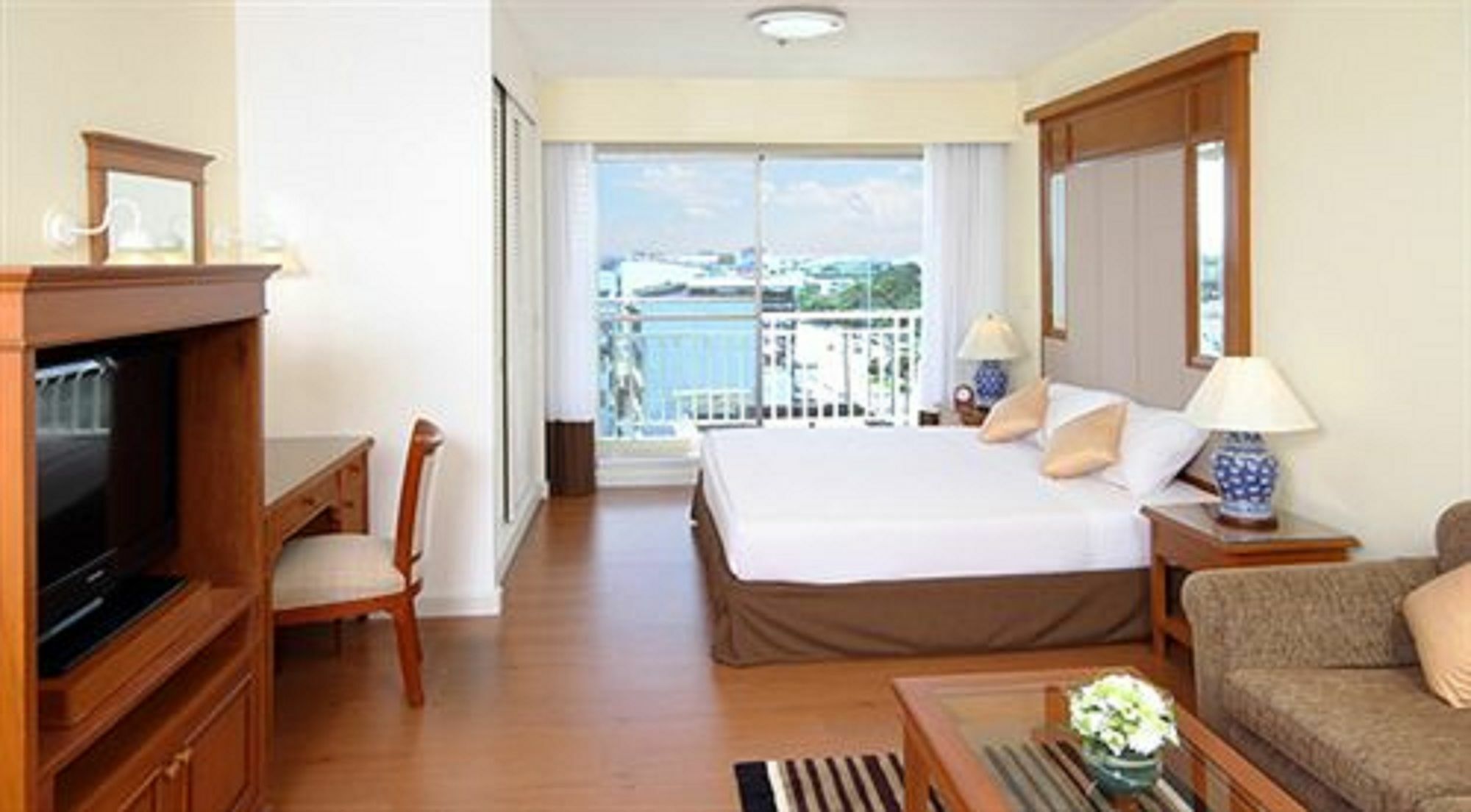 Kameo Grand Hotel & Serviced Apartment, Районг Екстериор снимка