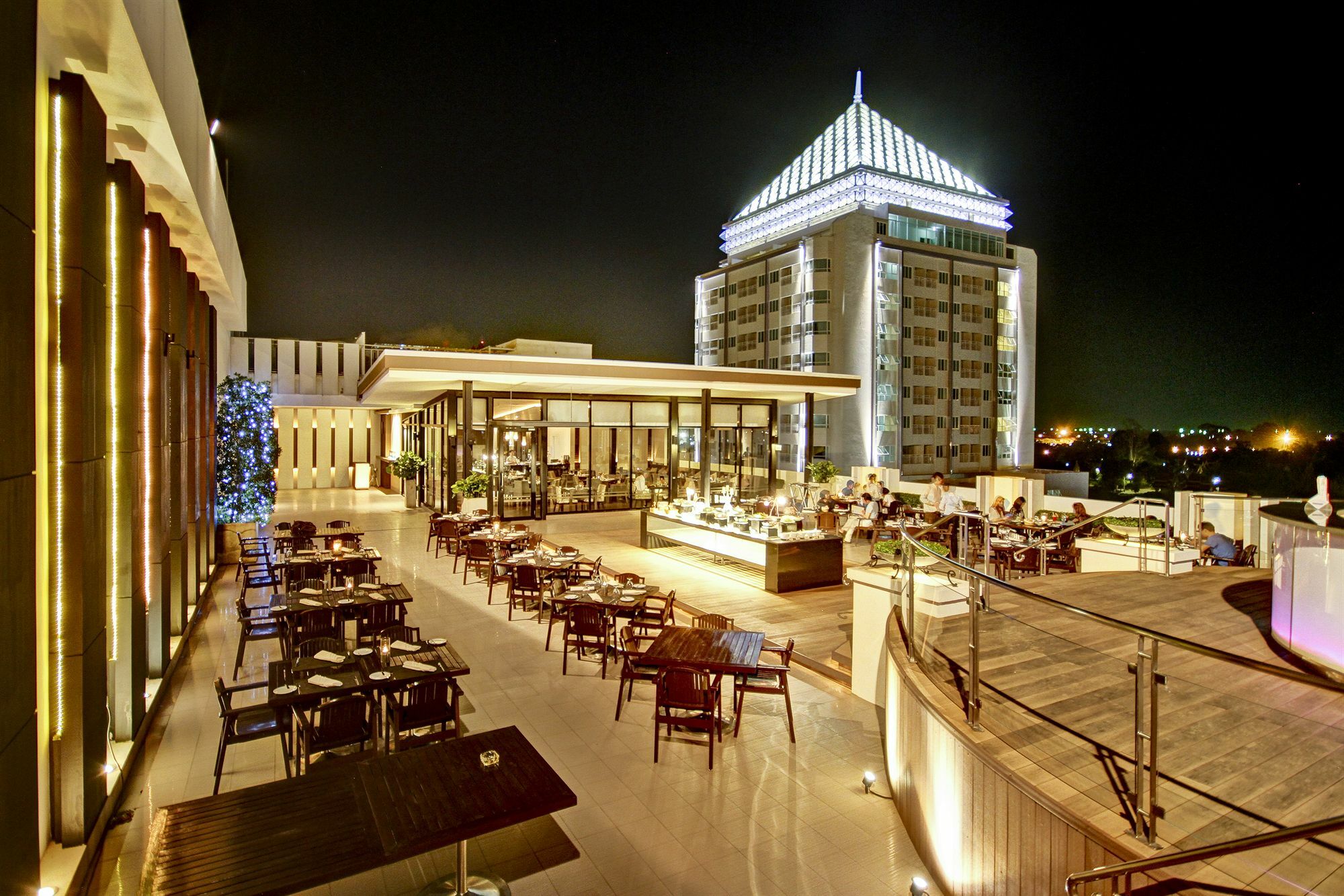 Kameo Grand Hotel & Serviced Apartment, Районг Екстериор снимка