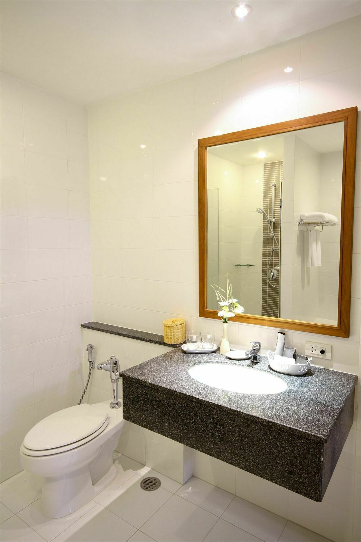 Kameo Grand Hotel & Serviced Apartment, Районг Екстериор снимка