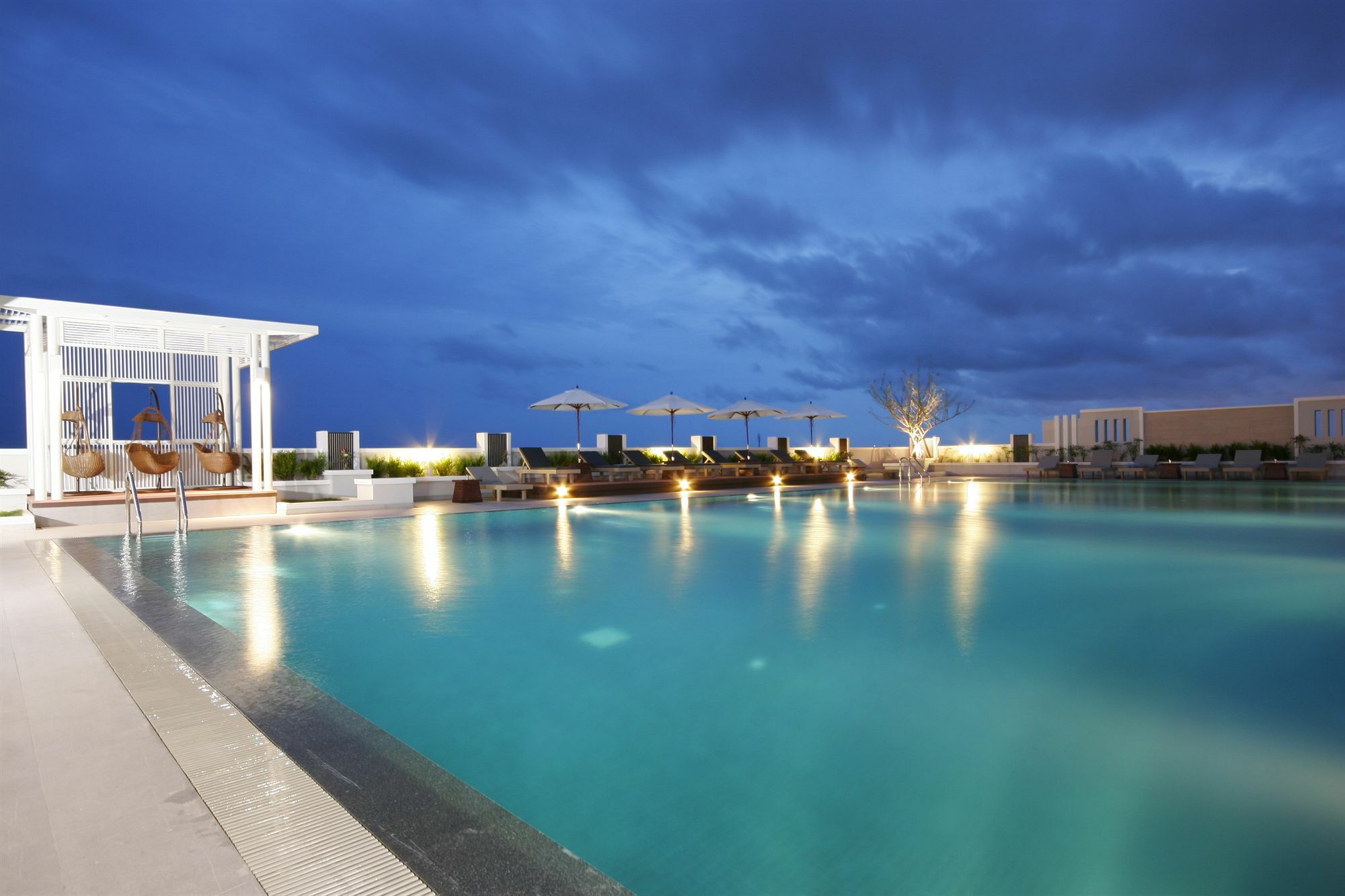 Kameo Grand Hotel & Serviced Apartment, Районг Екстериор снимка