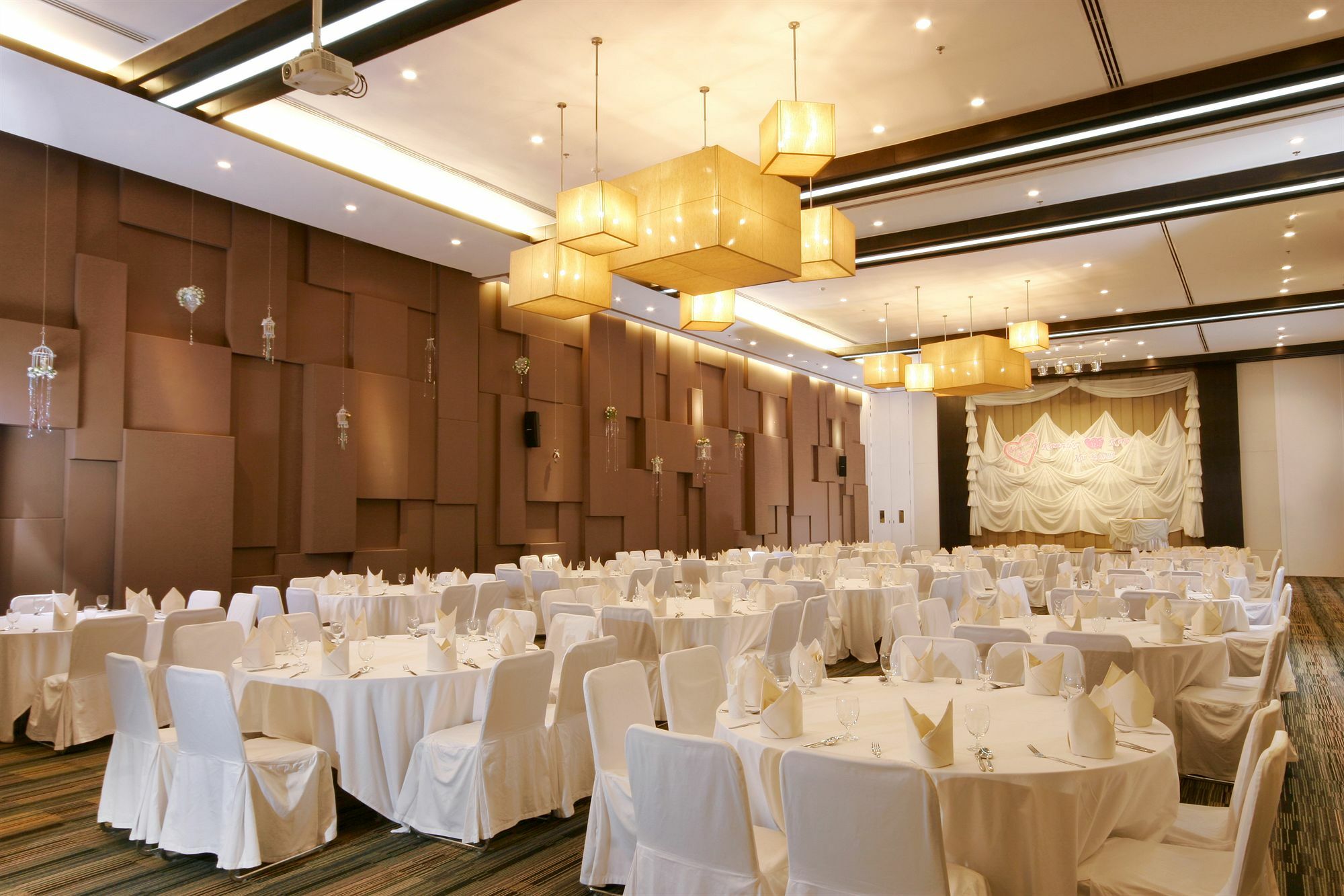 Kameo Grand Hotel & Serviced Apartment, Районг Екстериор снимка