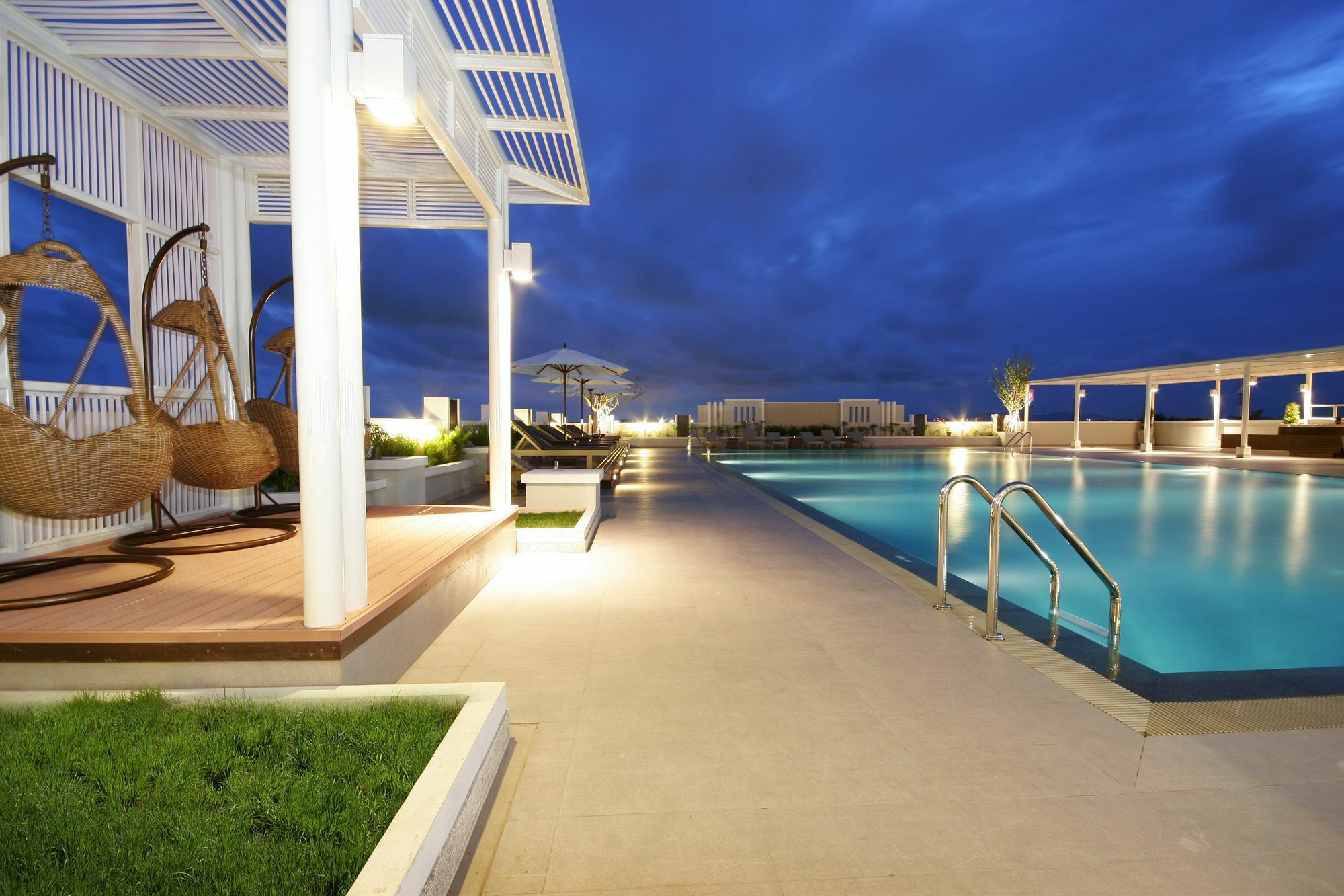 Kameo Grand Hotel & Serviced Apartment, Районг Екстериор снимка